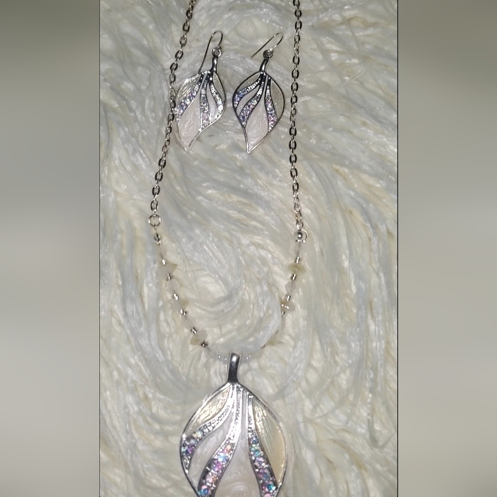STAMPED KG Vintage Necklace Set. Leaf Design Dangle Earring & Necklace 🌴
